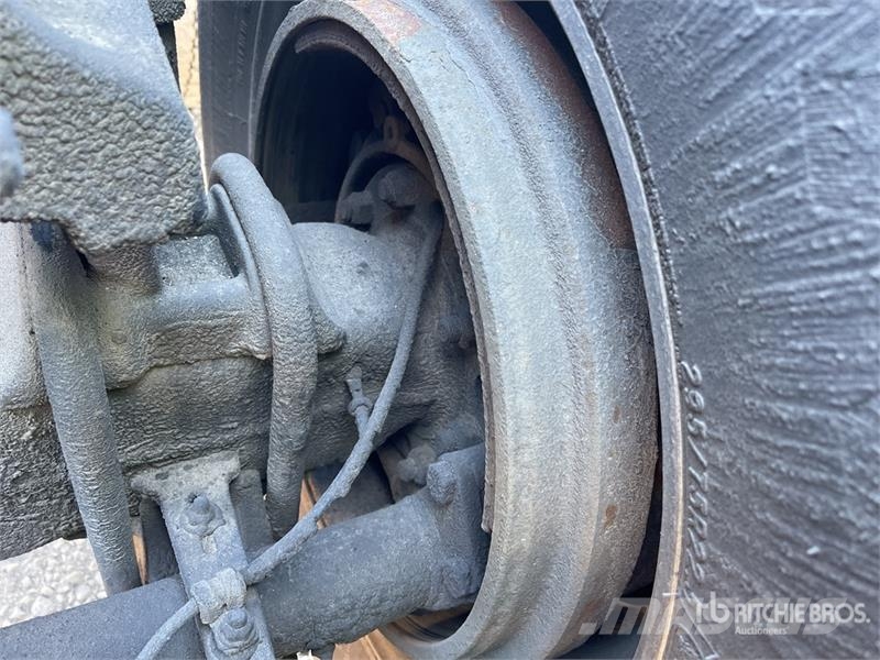 Freightliner Cascadia 125 6x4 T/A Sleeper Truck Tractor Cabezas tractoras