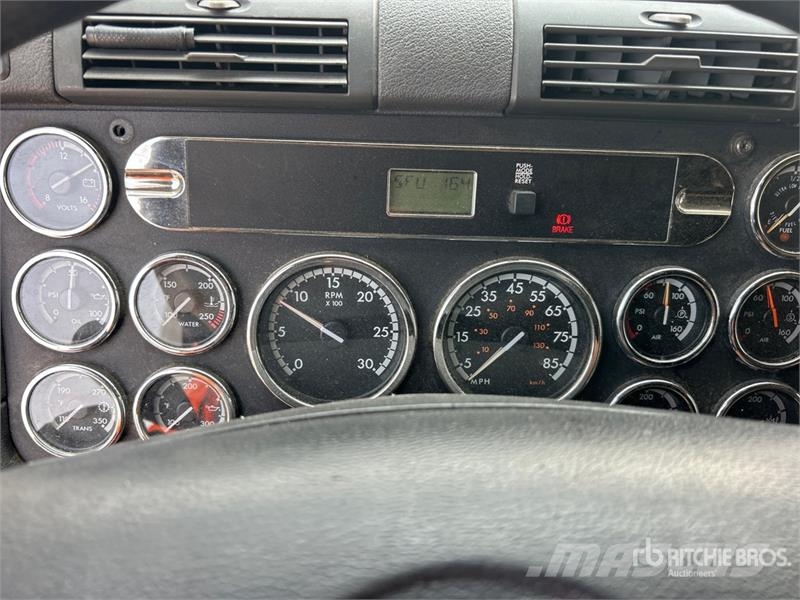 Freightliner Cascadia 125 6x4 T/A Sleeper Truck Tractor (Glider Tractor Units