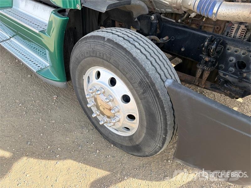 Freightliner Cascadia 125 6x4 T/A Sleeper Truck Tractor Dragbilar