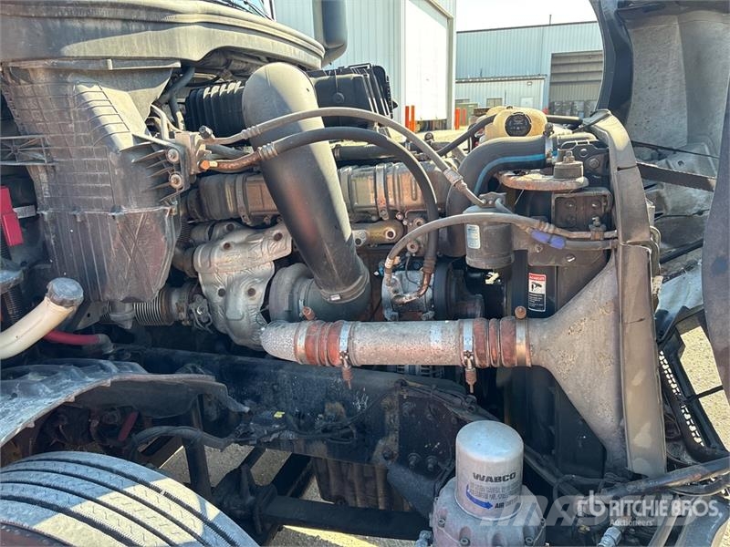 Freightliner Cascadia 126 6x4 T/A Sleeper Truck Tractor Sattelzugmaschinen