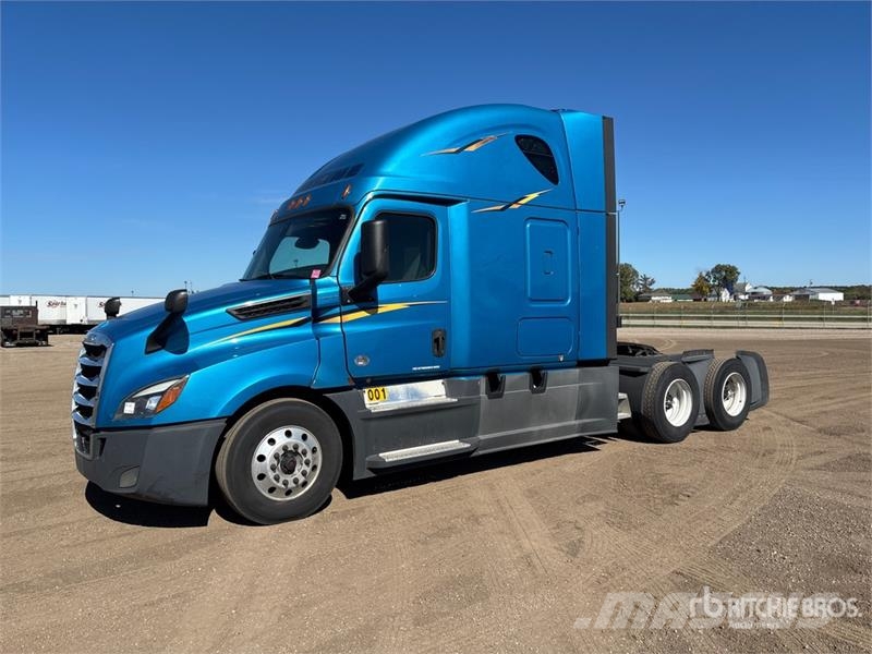 Freightliner Cascadia 126 6x4 T/A Sleeper Truck Tractor 曳引機組件