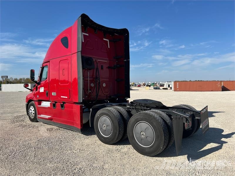 Freightliner Cascadia 126 6x4 T/A Sleeper Truck Tractor Tegljači