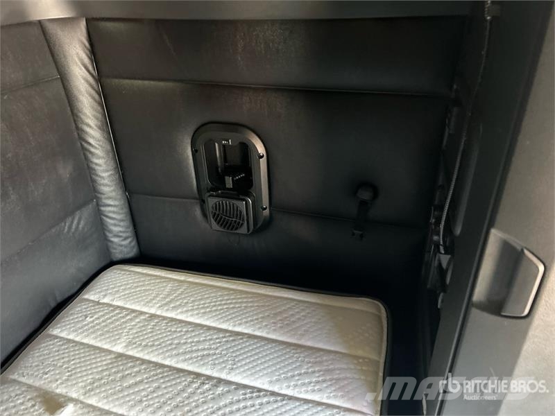 Freightliner Cascadia 126 6x4 T/A Sleeper Truck Tractor Tegljači