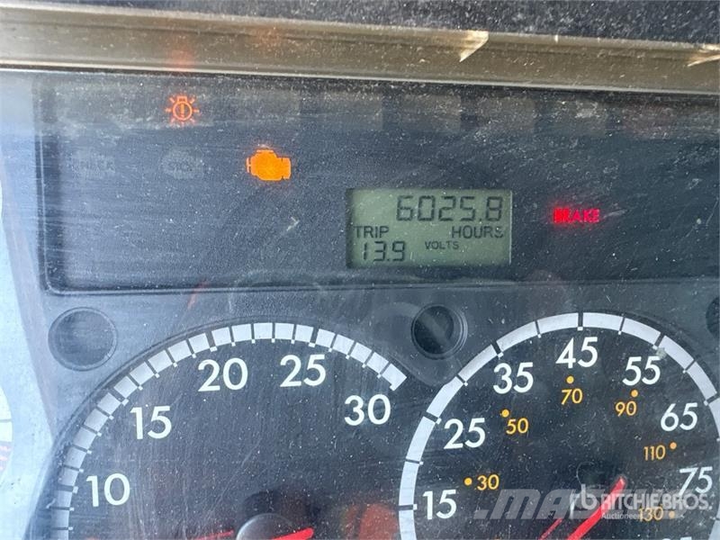Freightliner Cascadia 125 6x4 T/A Sleeper Truck Tractor Tegljači