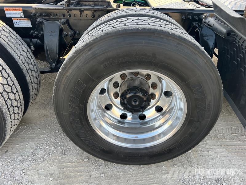 Freightliner Cascadia 126 Truck Tractor Units