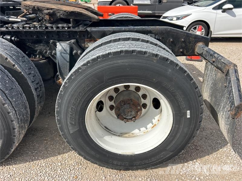 Freightliner Cascadia 126 T/A Sleeper Truck Tractor Prime Movers