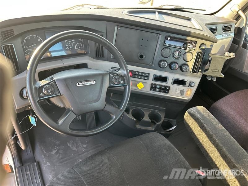 Freightliner Cascadia 126 وحدات الجر