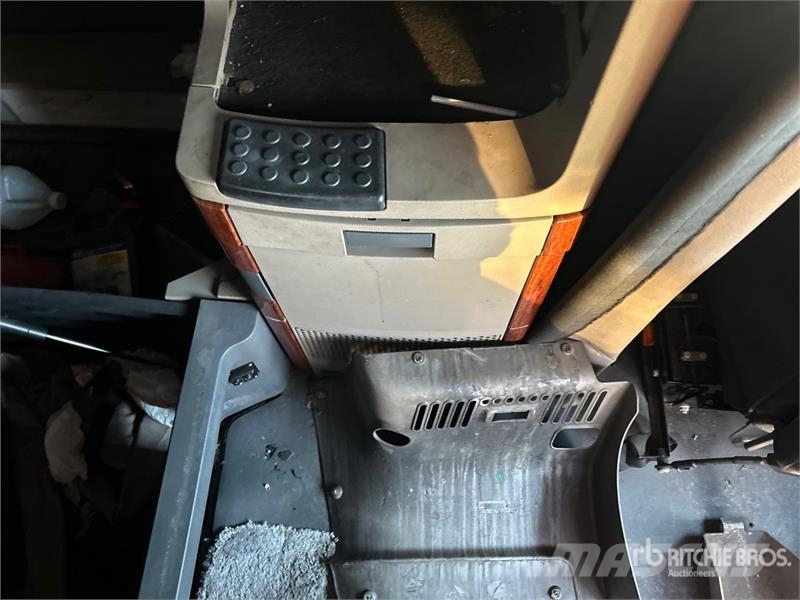 Freightliner Cascadia 125 6x4 T/A Sleeper Truck Tractor Autotractoare