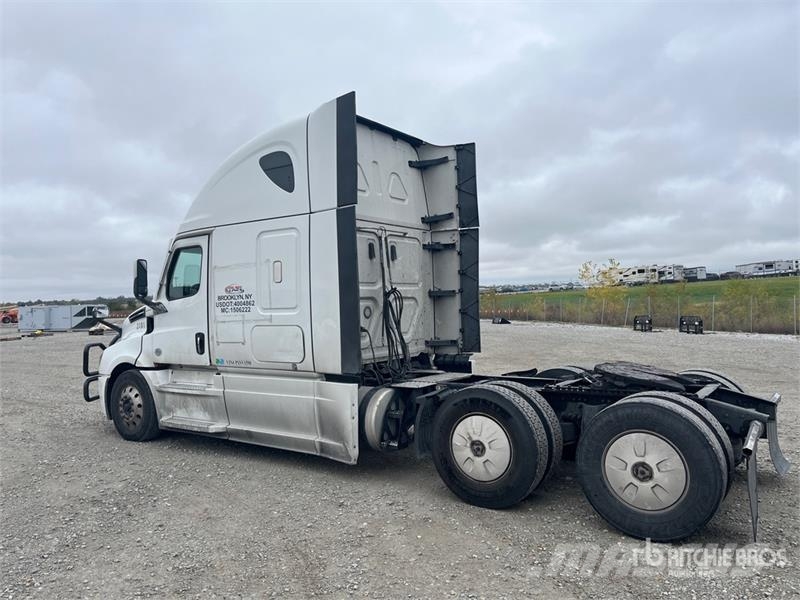 Freightliner Cascadia 126 T/A Sleeper Truck Tractor Vilcēji