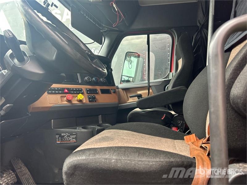 Freightliner Cascadia 126 6x4 T/A Sleeper Truck Tractor Ciągniki siodłowe