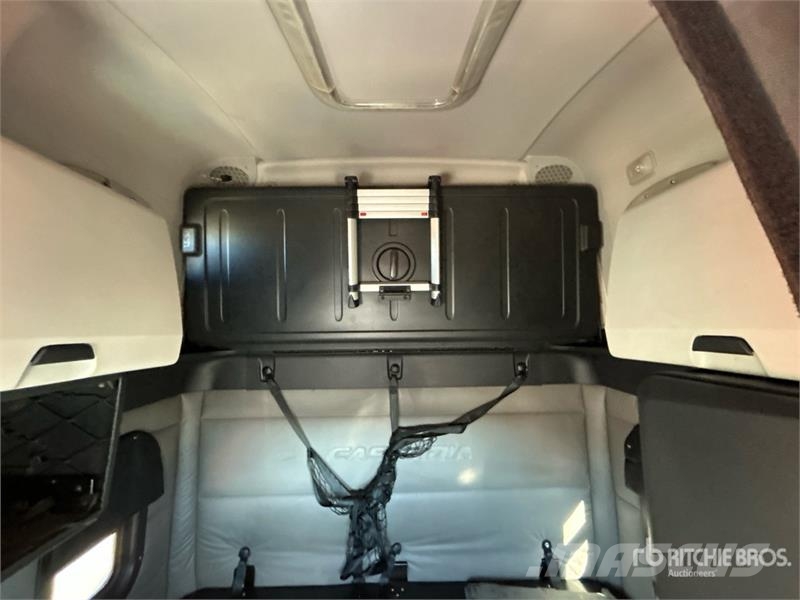 Freightliner Cascadia 126 6x4 T/A Sleeper Truck Tractor Tractor Units
