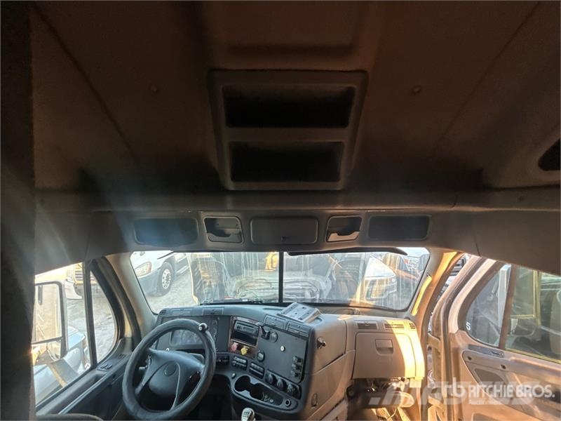 Freightliner Cascadia 125 6x4 T/A Sleeper Truck Tractor Autotractoare