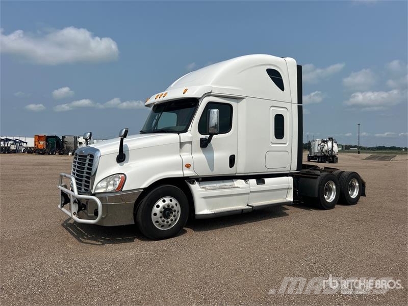 Freightliner Cascadia 125 6x4 T/A Sleeper Truck Tractor (Glider Tractor Units