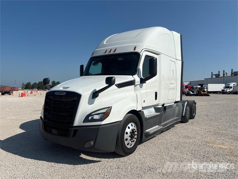 Freightliner Cascadia 126 6x4 T/A Sleeper Truck Tractor Sattelzugmaschinen