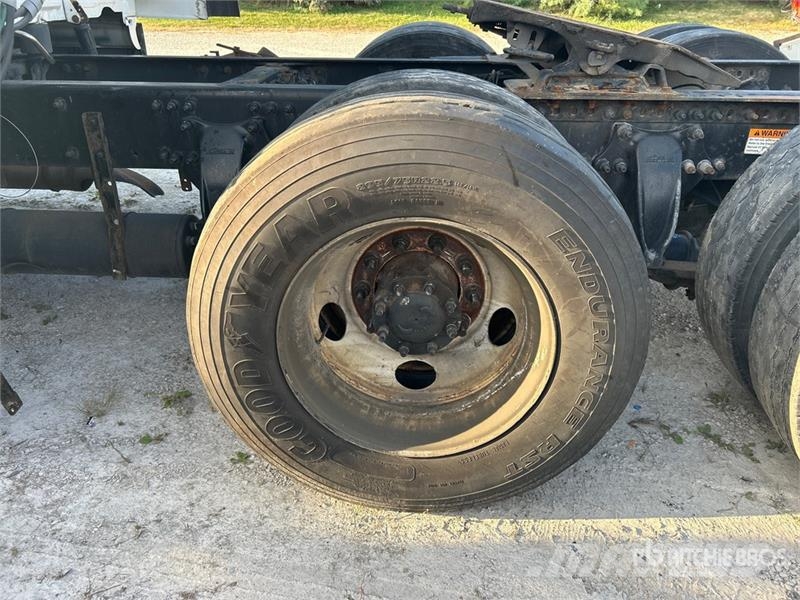 Freightliner Cascadia 125 6x4 T/A Sleeper Truck Tractor Vilcēji