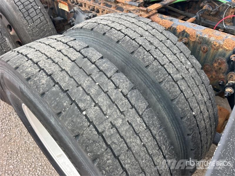 Freightliner Cascadia 126 6x4 T/A Sleeper Truck Tractor Tractores (camiões)