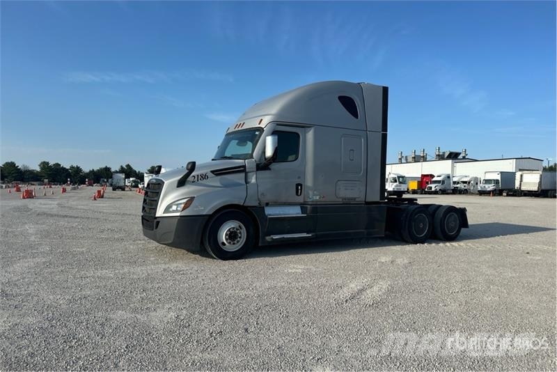 Freightliner Cascadia 126 6x4 T/A Sleeper Truck Tractor Влекачи