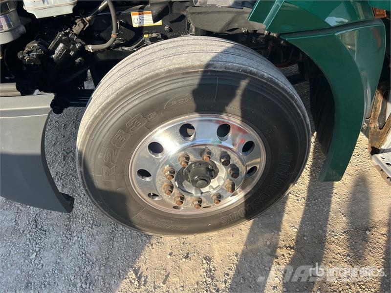 Freightliner Cascadia 126 Седельные тягачи