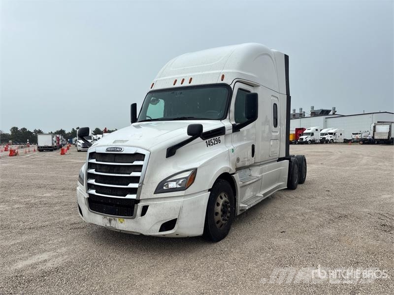 Freightliner Cascadia 126 6x4 T/A Sleeper Truck Tractor Влекачи