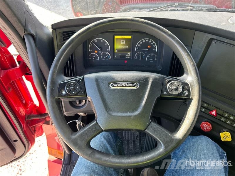 Freightliner Cascadia 126 6x4 T/A Sleeper Truck Tractor Tegljači