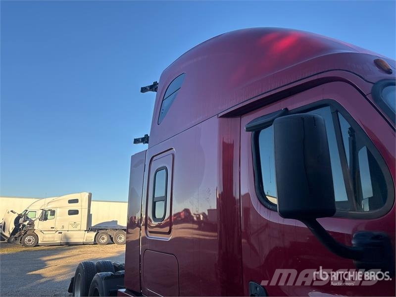 Freightliner Cascadia 125 6x4 T/A Sleeper Truck Tractor Trekkers