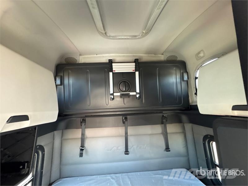 Freightliner Cascadia 126 6x4 T/A Sleeper Truck Tractor Traktorske jedinice