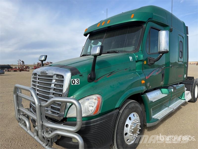 Freightliner Cascadia 125 6x4 T/A Sleeper Truck Tractor Dragbilar