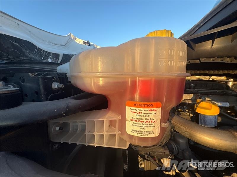 Freightliner Cascadia 116 4x2 Van Truck Sanduk kamioni