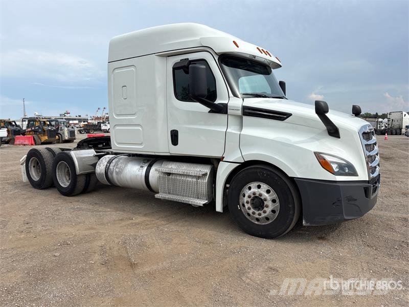 Freightliner Cascadia 126 6x4 T/A Sleeper Truck Tractor Çekiciler