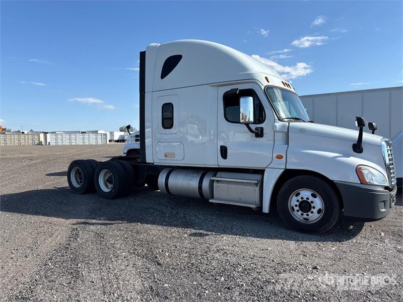Freightliner Cascadia 125 6x4 T/A Sleeper Truck Tractor Tegljači