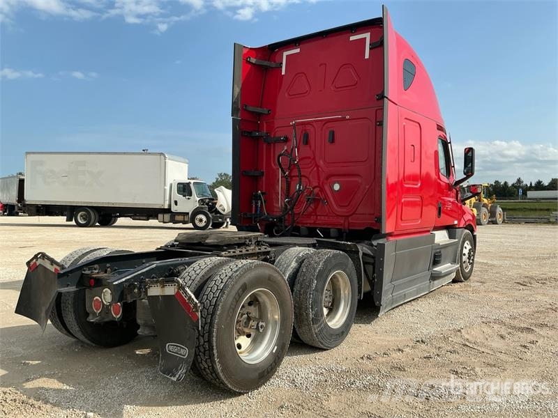 Freightliner Cascadia 126 6x4 T/A Sleeper Truck Tractor Sattelzugmaschinen