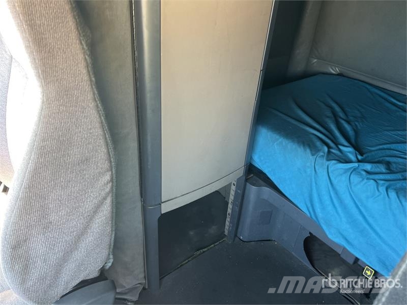 Freightliner Cascadia 125 6x4 T/A Sleeper Truck Tractor Tractor Units
