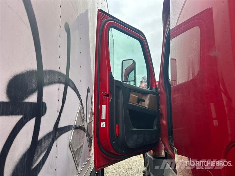 Freightliner Cascadia 126 6x4 T/A Sleeper Truck Tractor Ciągniki siodłowe