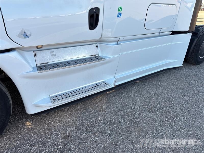 Freightliner Cascadia 125 6x4 T/A Sleeper Truck Tractor Sattelzugmaschinen