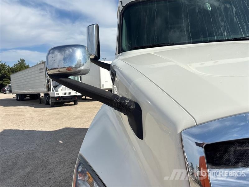 Freightliner Cascadia 126 6x4 T/A Sleeper Truck Tractor Nyergesvontatók