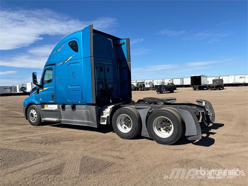 Freightliner Cascadia 126 6x4 T/A Sleeper Truck Tractor 曳引機組件