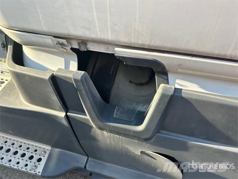 Freightliner Cascadia 125 6x4 T/A Sleeper Truck Tractor Vilcēji