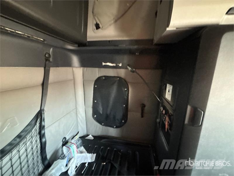 Freightliner Cascadia 126 6x4 T/A Sleeper Truck Tractor Motrici e Trattori Stradali