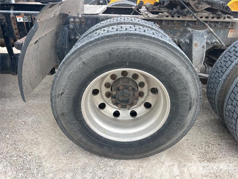 Freightliner Cascadia 125 6x4 T/A Sleeper Truck Tractor Tractor Units