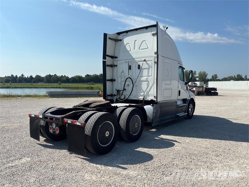 Freightliner Cascadia 126 6x4 T/A Sleeper Truck Tractor Sattelzugmaschinen
