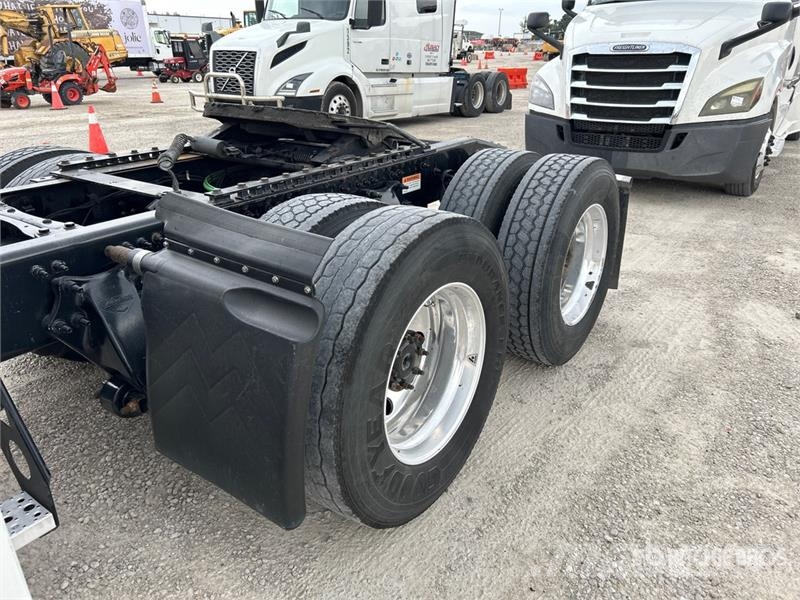 Freightliner Cascadia 126 6x4 Rebuilt Title** T/A Sleeper Truck Trekkers