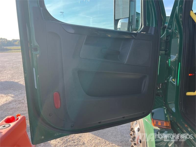 Freightliner Cascadia 126 Седельные тягачи
