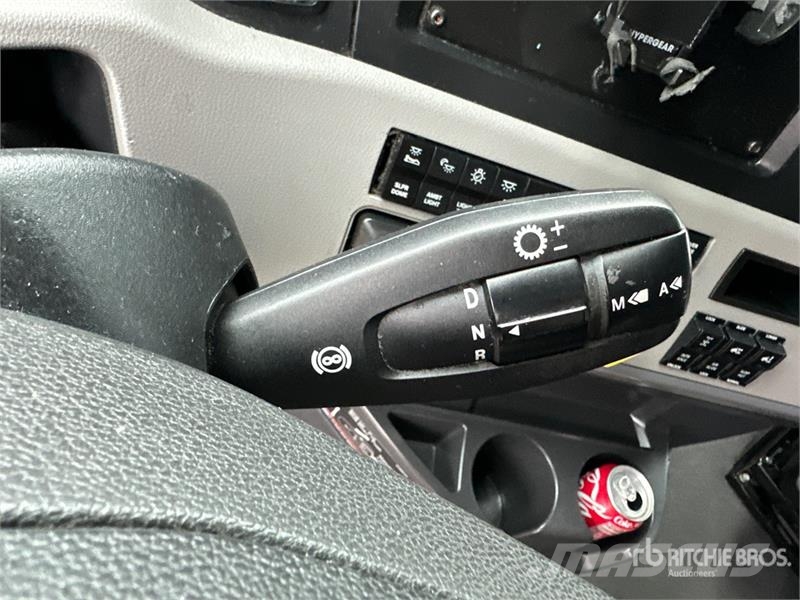Freightliner Cascadia 126 6x4 T/A Sleeper Truck Tractor Влекачи