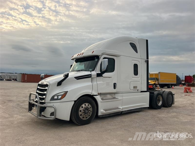 Freightliner Cascadia 126 6x4 T/A Sleeper Truck Tractor Тягачі