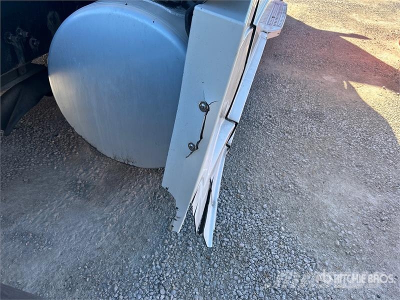 Freightliner Cascadia 126 6x4 T/A Sleeper Truck Tractor Tractor Units