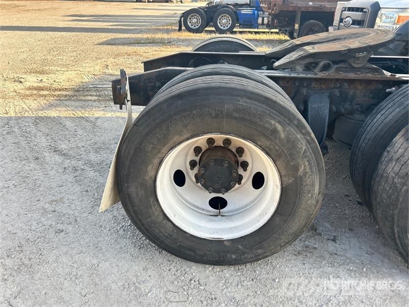 Freightliner Cascadia 125 6x4 T/A Sleeper Truck Tractor Vilcēji