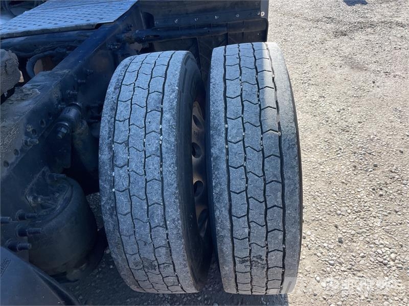 Freightliner Cascadia 125 6x4 T/A Sleeper Truck Tractor Cabezas tractoras
