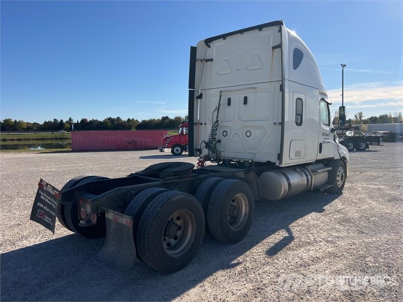 Freightliner Cascadia 126 6x4 T/A Sleeper Truck Tractor Traktorske jedinice