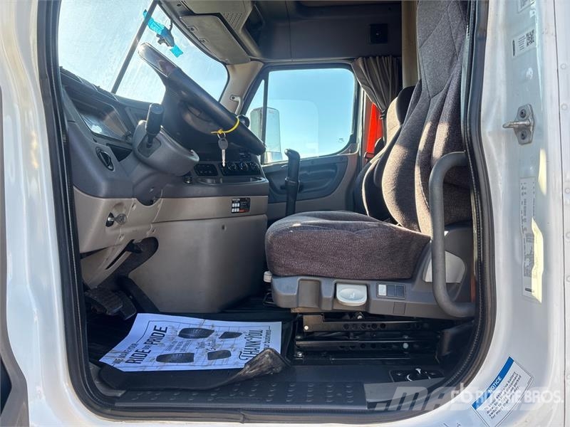 Freightliner Cascadia 125 6x4 T/A Sleeper Truck Tractor وحدات الجر