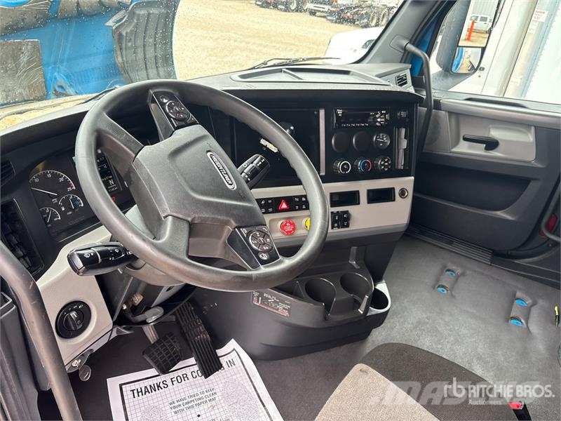 Freightliner Cascadia 126 6x4 T/A Sleeper Truck Tractor Dragbilar